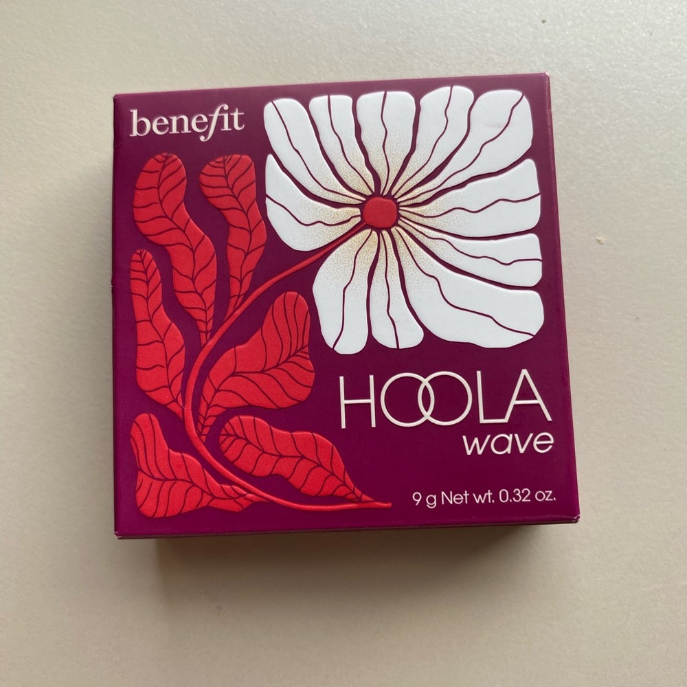 Benefit Hoola Wave Skincare Box - Red and White